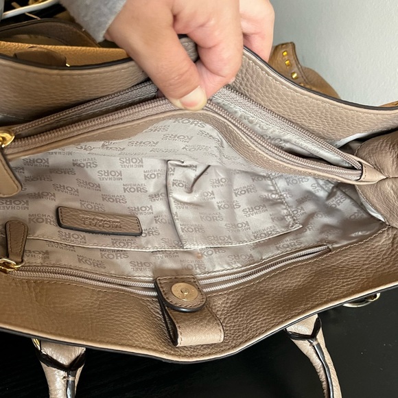 Micheal kors handbag-crossbody, shoulder - Picture 3 of 5